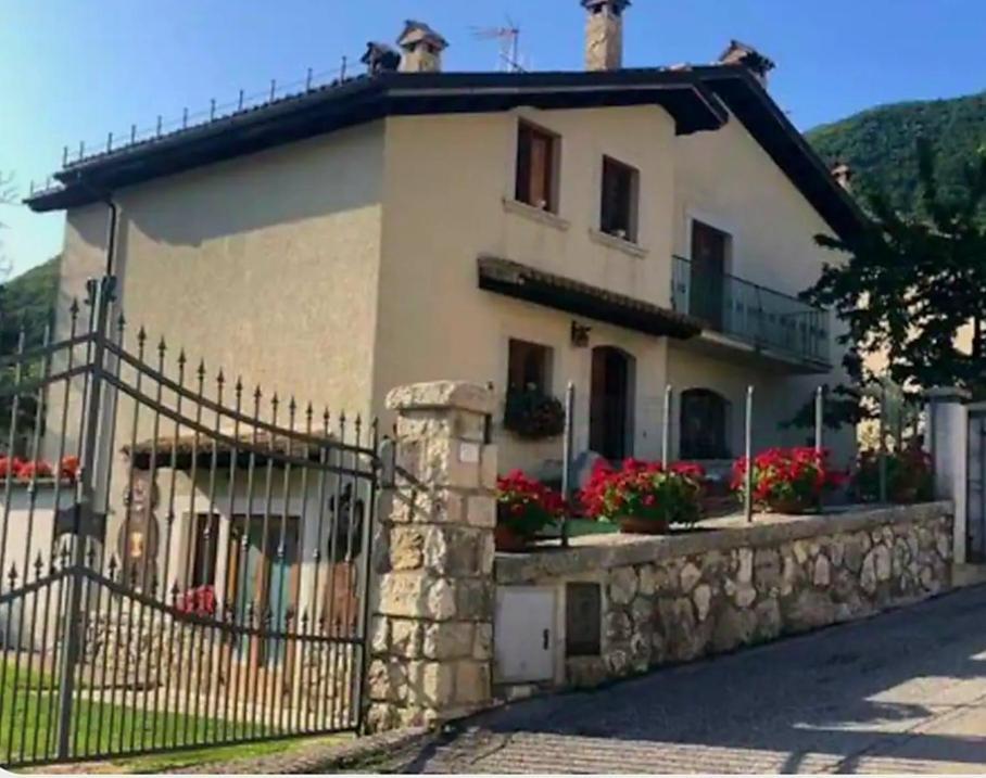 A Due Passi Dai Lupi Villa Civitella Alfedena Exterior photo
